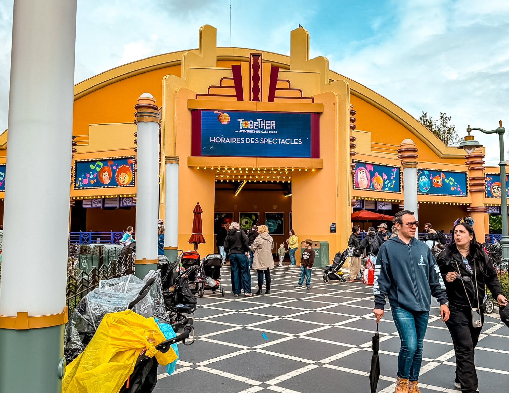 Disneyland Paris Guide (3).png